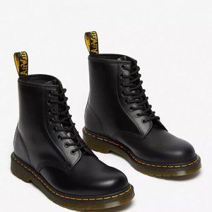 1460 SMOOTH LEATHER LACE UP BOOTS - Dr.Martens